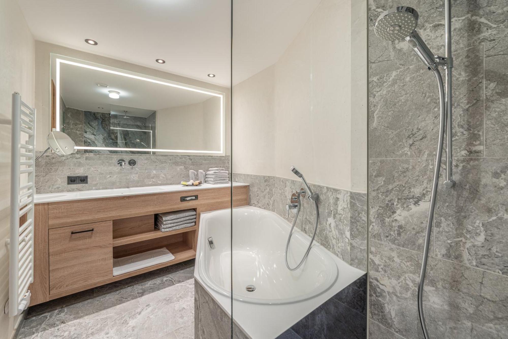 אוברגורגל Hotel Wiesental מראה חיצוני תמונה